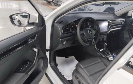 Volkswagen T-Roc I, 2022 год, 1 718 000 рублей, 7 фотография
