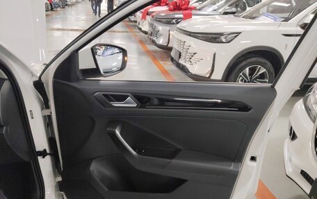Volkswagen T-Roc I, 2022 год, 1 718 000 рублей, 21 фотография