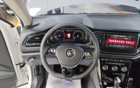 Volkswagen T-Roc I, 2022 год, 1 718 000 рублей, 8 фотография