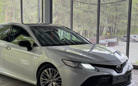 Toyota Camry, 2018 год, 2 970 000 рублей, 4 фотография