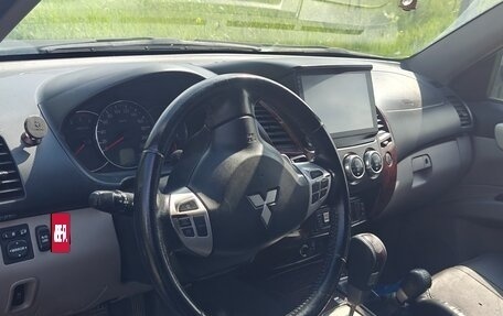 Mitsubishi Pajero Sport II рестайлинг, 2013 год, 1 550 000 рублей, 11 фотография