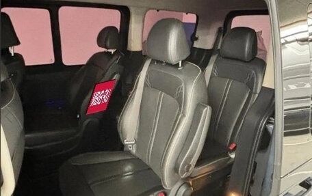 Hyundai Staria, 2022 год, 3 640 000 рублей, 6 фотография