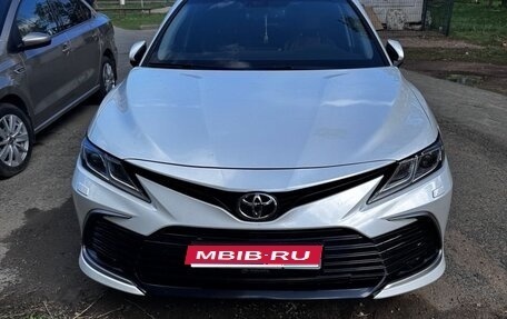 Toyota Camry, 2021 год, 3 100 000 рублей, 1 фотография