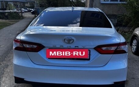 Toyota Camry, 2021 год, 3 100 000 рублей, 4 фотография
