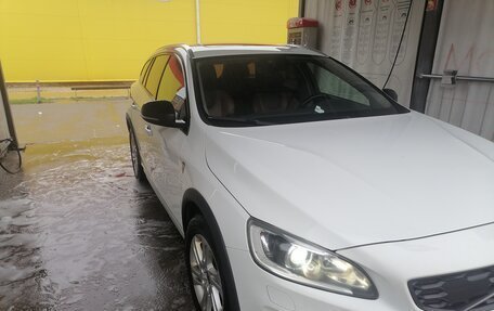 Volvo V60 Cross Country II, 2015 год, 1 950 000 рублей, 2 фотография