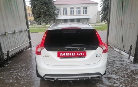 Volvo V60 Cross Country II, 2015 год, 1 950 000 рублей, 4 фотография