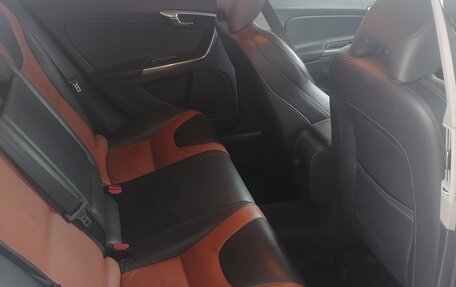 Volvo V60 Cross Country II, 2015 год, 1 950 000 рублей, 18 фотография