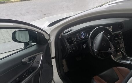 Volvo V60 Cross Country II, 2015 год, 1 950 000 рублей, 10 фотография