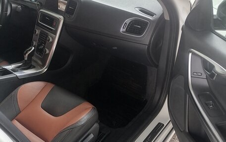 Volvo V60 Cross Country II, 2015 год, 1 950 000 рублей, 16 фотография