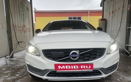 Volvo V60 Cross Country II, 2015 год, 1 950 000 рублей, 3 фотография