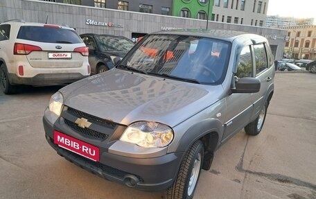 Chevrolet Niva I рестайлинг, 2015 год, 555 000 рублей, 2 фотография