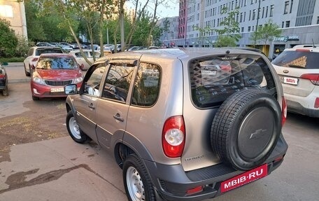 Chevrolet Niva I рестайлинг, 2015 год, 555 000 рублей, 3 фотография