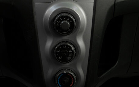 Toyota Yaris III рестайлинг, 2007 год, 729 000 рублей, 13 фотография