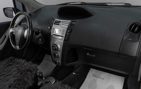 Toyota Yaris III рестайлинг, 2007 год, 729 000 рублей, 16 фотография