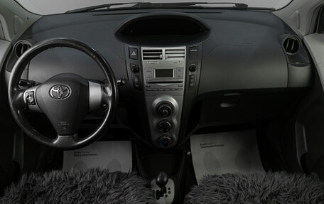 Toyota Yaris III рестайлинг, 2007 год, 729 000 рублей, 15 фотография