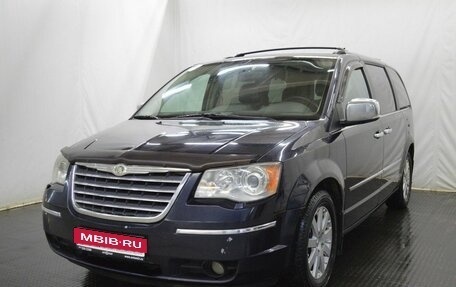 Chrysler Voyager IV, 2010 год, 1 208 000 рублей, 1 фотография