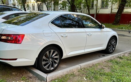 Skoda Superb III рестайлинг, 2015 год, 1 850 000 рублей, 30 фотография