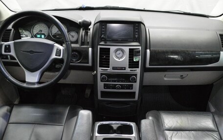 Chrysler Voyager IV, 2010 год, 1 208 000 рублей, 14 фотография