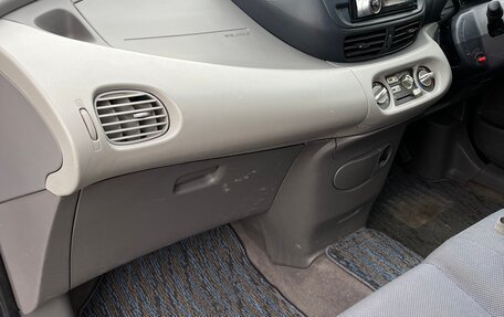 Nissan Tino, 1999 год, 395 000 рублей, 34 фотография