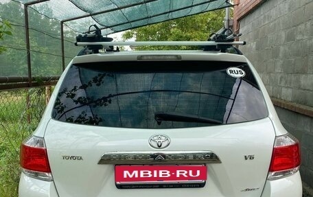 Toyota Highlander III, 2011 год, 1 950 000 рублей, 2 фотография