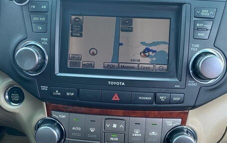 Toyota Highlander III, 2011 год, 1 950 000 рублей, 27 фотография