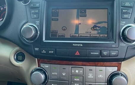 Toyota Highlander III, 2011 год, 1 950 000 рублей, 28 фотография