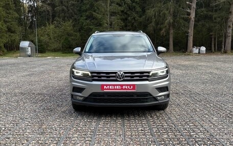 Volkswagen Tiguan II, 2018 год, 2 290 000 рублей, 2 фотография