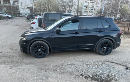 Volkswagen Tiguan II, 2018 год, 3 050 000 рублей, 2 фотография