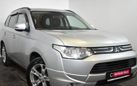 Mitsubishi Outlander III рестайлинг 3, 2013 год, 1 289 000 рублей, 1 фотография