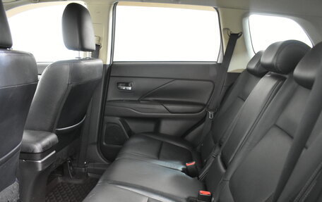 Mitsubishi Outlander III рестайлинг 3, 2013 год, 1 289 000 рублей, 13 фотография