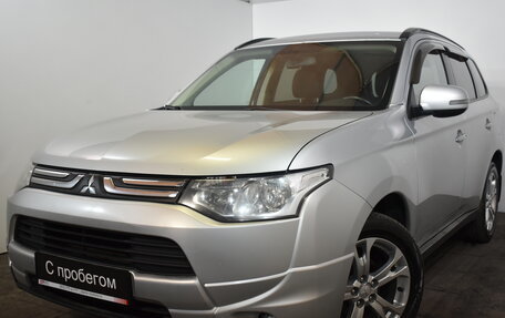 Mitsubishi Outlander III рестайлинг 3, 2013 год, 1 289 000 рублей, 3 фотография