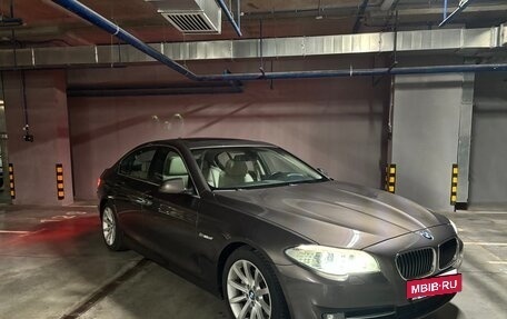 BMW 5 серия, 2011 год, 1 950 000 рублей, 8 фотография