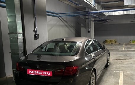 BMW 5 серия, 2011 год, 1 950 000 рублей, 16 фотография