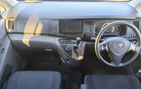 Toyota ISis I, 2010 год, 1 050 000 рублей, 7 фотография