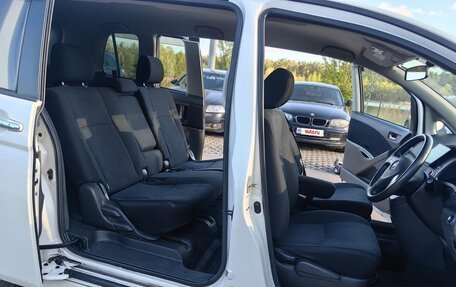Toyota ISis I, 2010 год, 1 050 000 рублей, 10 фотография