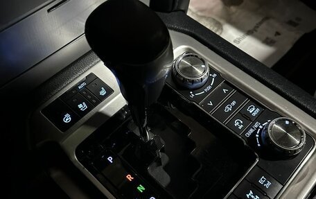 Toyota Land Cruiser 200, 2019 год, 6 900 000 рублей, 19 фотография