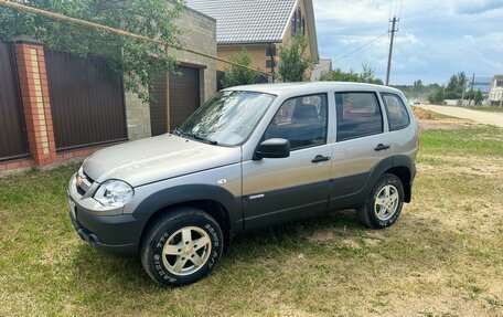 Chevrolet Niva I рестайлинг, 2014 год, 790 000 рублей, 2 фотография