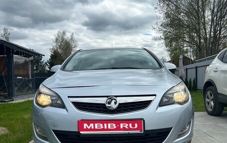 Opel Astra J, 2011 год, 550 000 рублей, 1 фотография