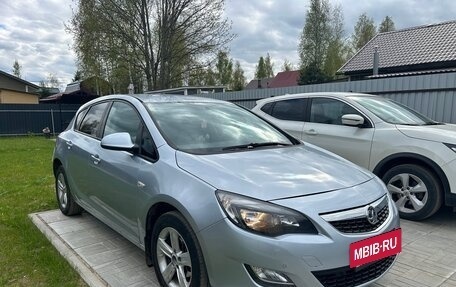 Opel Astra J, 2011 год, 550 000 рублей, 2 фотография
