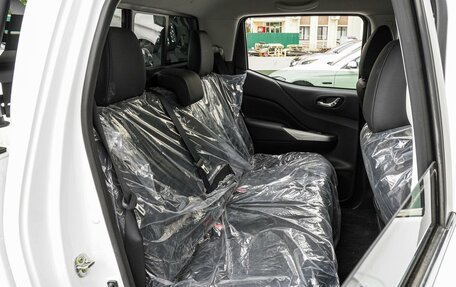 Nissan Navara (Frontier), 2024 год, 4 350 000 рублей, 7 фотография
