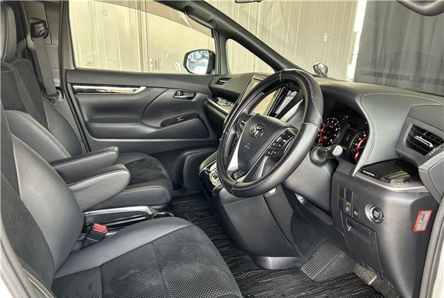 Toyota Alphard, 2021 год, 2 930 000 рублей, 11 фотография