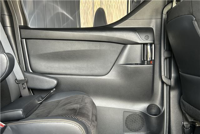 Toyota Alphard, 2021 год, 2 930 000 рублей, 17 фотография