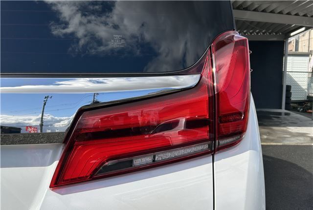 Toyota Alphard, 2021 год, 2 930 000 рублей, 8 фотография
