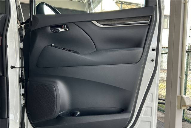 Toyota Alphard, 2021 год, 2 930 000 рублей, 14 фотография