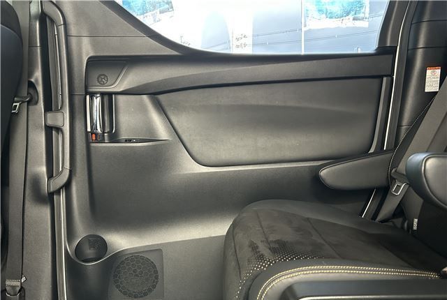 Toyota Alphard, 2021 год, 2 930 000 рублей, 16 фотография
