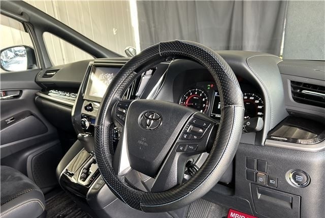 Toyota Alphard, 2021 год, 2 930 000 рублей, 19 фотография