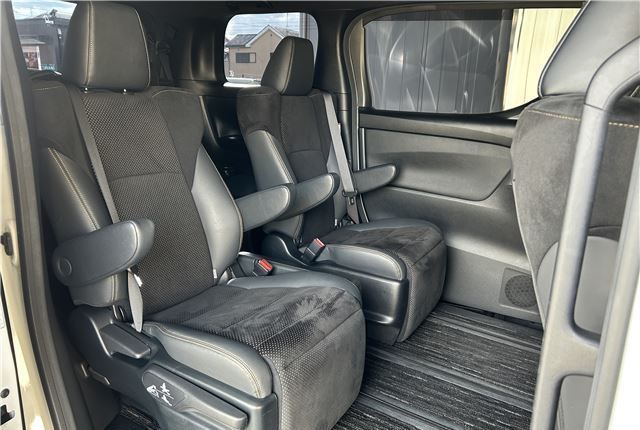 Toyota Alphard, 2021 год, 2 930 000 рублей, 21 фотография