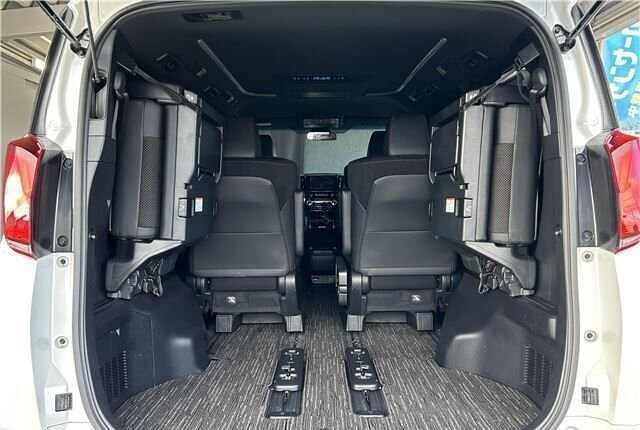 Toyota Alphard, 2021 год, 2 930 000 рублей, 30 фотография
