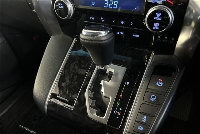 Toyota Alphard, 2021 год, 2 930 000 рублей, 34 фотография