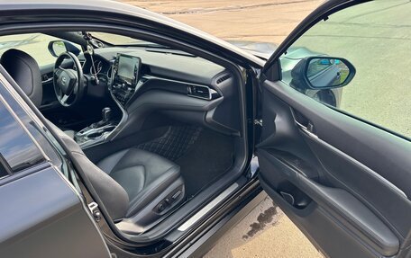 Toyota Camry, 2021 год, 3 750 000 рублей, 10 фотография